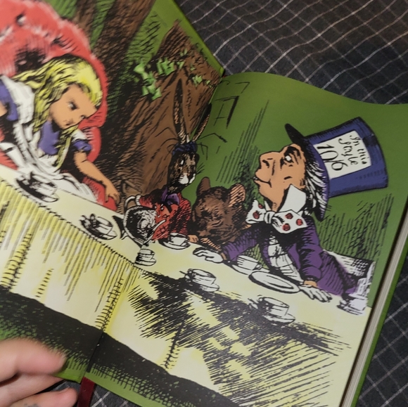 💥2/$15 Alice in wonderland book - Picture 2 of 3
